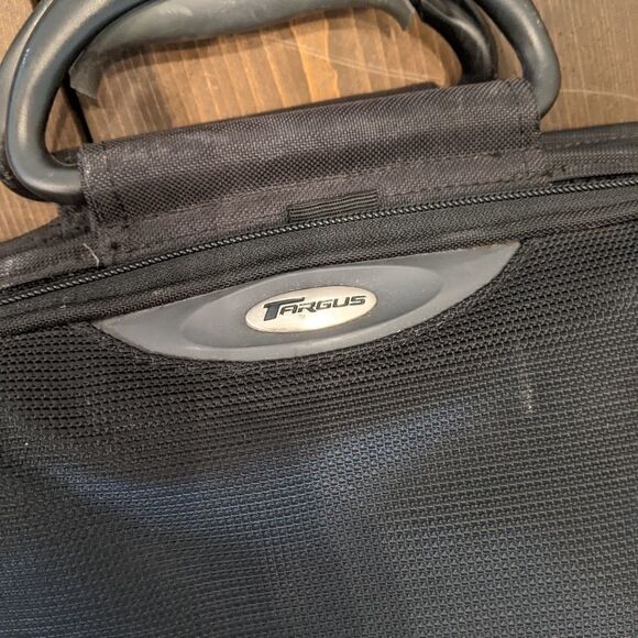 Targus TR301 15 Elite Notebook Commuter Case - Picture 4 of 10